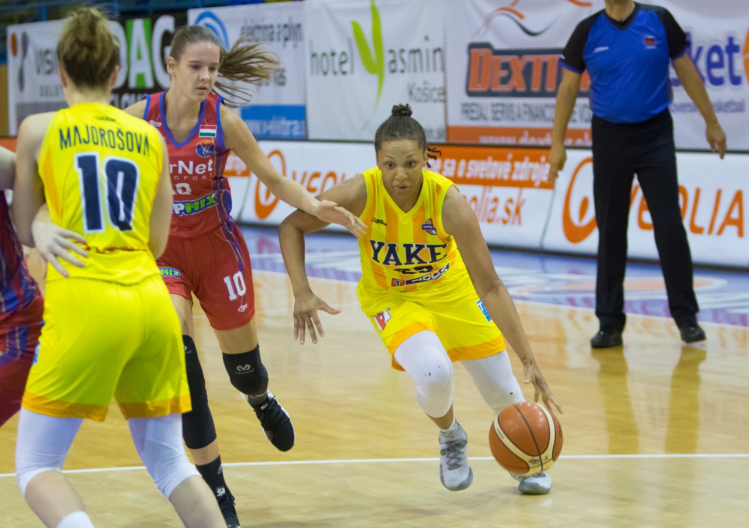 Lawrenceová opustila Young Angels, Le Clairová bude hrať za minimálny plat