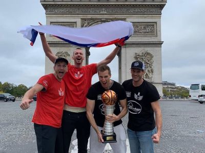 Skvelý úspech slovenského 3×3 basketbalu. Prievidzský Meferes bral v Paríži druhé miesto