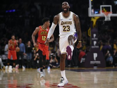 VIDEO: James sa pozdravil s Kobem a Lakers sfúkli Atlantu