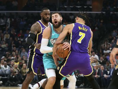 VIDEO: Ďalšia výhra pre Lakers. LaVine explodoval s 49 bodmi