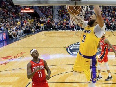 VIDEO: Davis s Jamesom potiahli Lakers k deviatemu triumfu za sebou