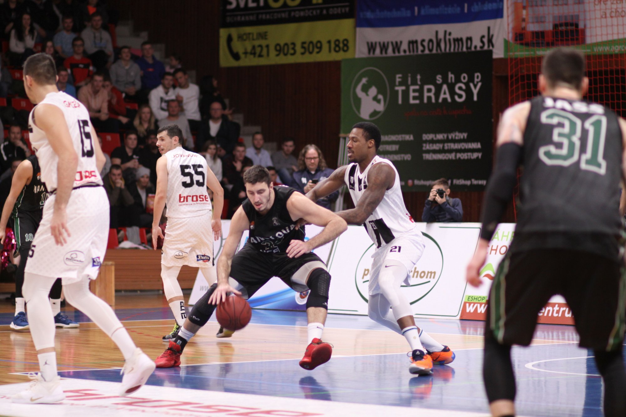 Timeout: Nasadenie a pohyb na útočnej polovici. Tieto dva faktory doviedli Handlovú k víťazstvu