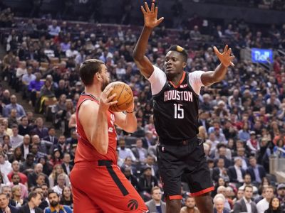 VIDEO: Houston vyhral na palubovke majstra, potiahol ho nečakaný strelec