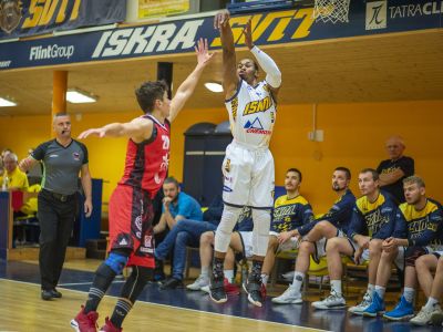 Vyžíva sa v defenzíve, predviedol parádne triple-double. Tvrdá práca sa vypláca, teší sa Johnson