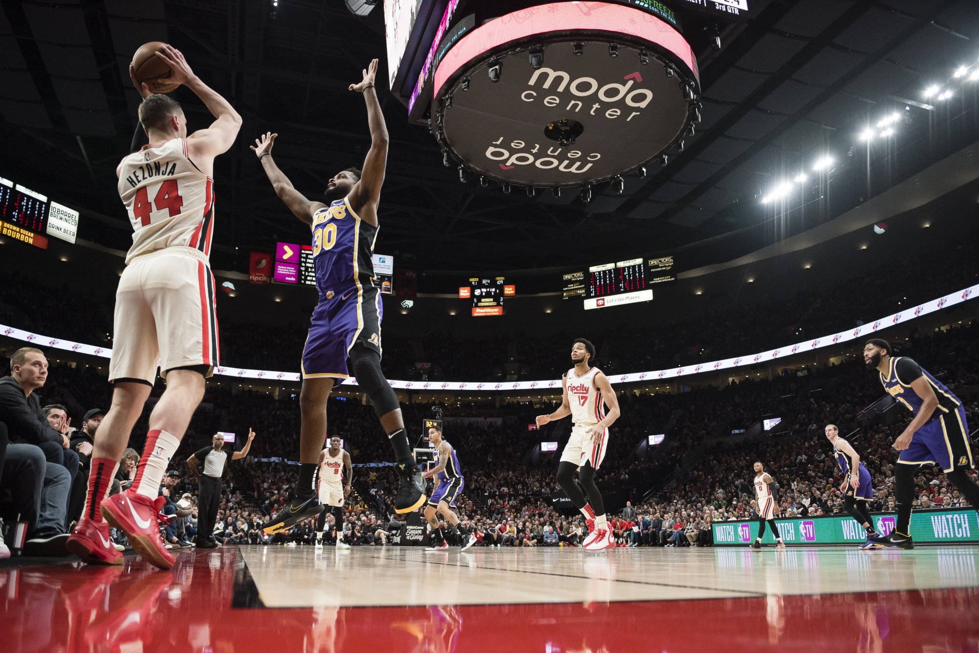 VIDEO: Víťazná séria Bucks pokračuje, Lakers dominovali v Portlande