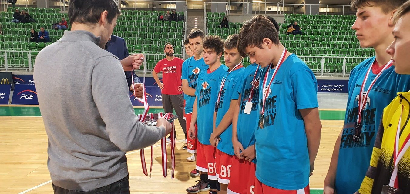 Prvá zastávka v rámci CEYBL v poľskom Zgorzoleci  pre Handlovčanov s bronzovým odleskom