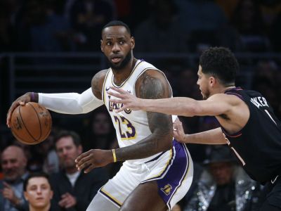 VIDEO: Lakers opäť oslavovali, James kráča k ďalšiemu míľniku