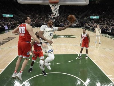 VIDEO: Giannis bol v pôrodnici, Bucks si poradili aj bez neho