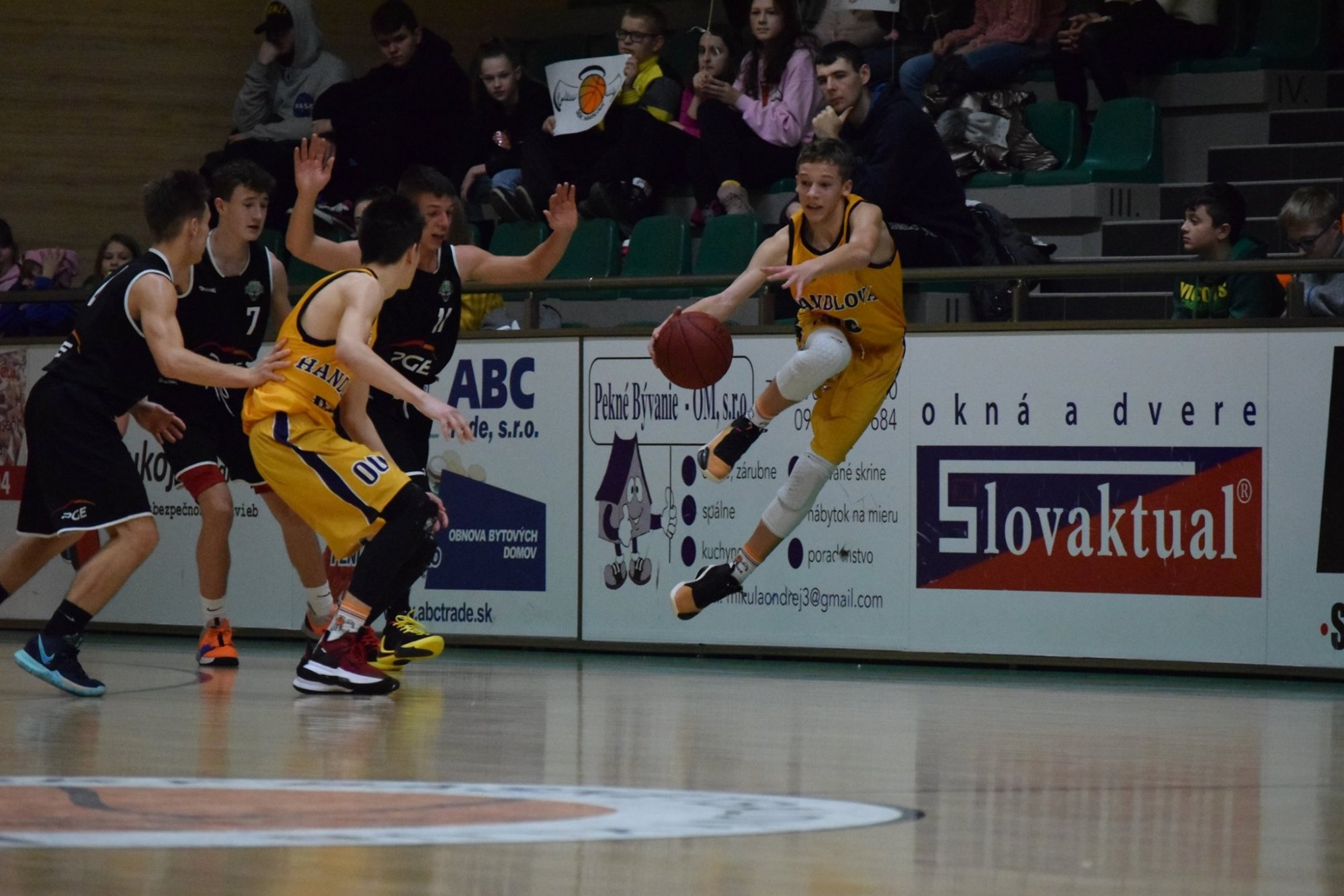 V Handlovej sa konala reklama na mládežnícky basketbal