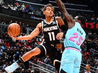 VIDEO: Päťdesiatbodový ohňostroj Younga, Warriors stále poslední