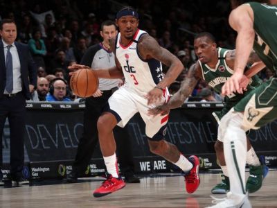 VIDEO: Bucks proti Wizards nepoložilo ani 55 bodov Beala, ktorý napodobnil zosnulého Bryanta