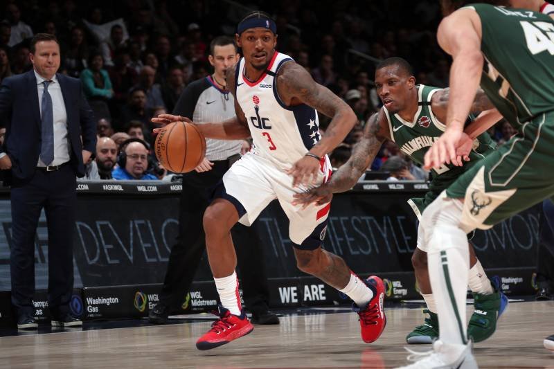 VIDEO: Bucks proti Wizards nepoložilo ani 55 bodov Beala, ktorý napodobnil zosnulého Bryanta