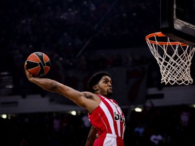 V gréckom derby sa smečovalo ako v NBA, Olympiakosu pomohol k výhre Shaq
