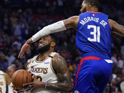 VIDEO: Lakers na tretí pokus zdolali Clippers, tlieskalo sa najmä Jamesovi s Davisom