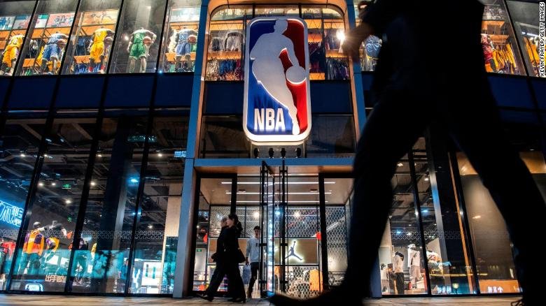 Ak sa sezóna NBA dohrá bez divákov, kluby prídu o obrovskú sumu