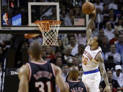 Dvojnásobného šampióna NBA Browna zatkli za streľbu na kupcov domu