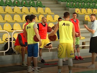 Levice sú bez finančných problémov a trénujú v hale. Cítia zodpovednosť aj voči reprezentácii