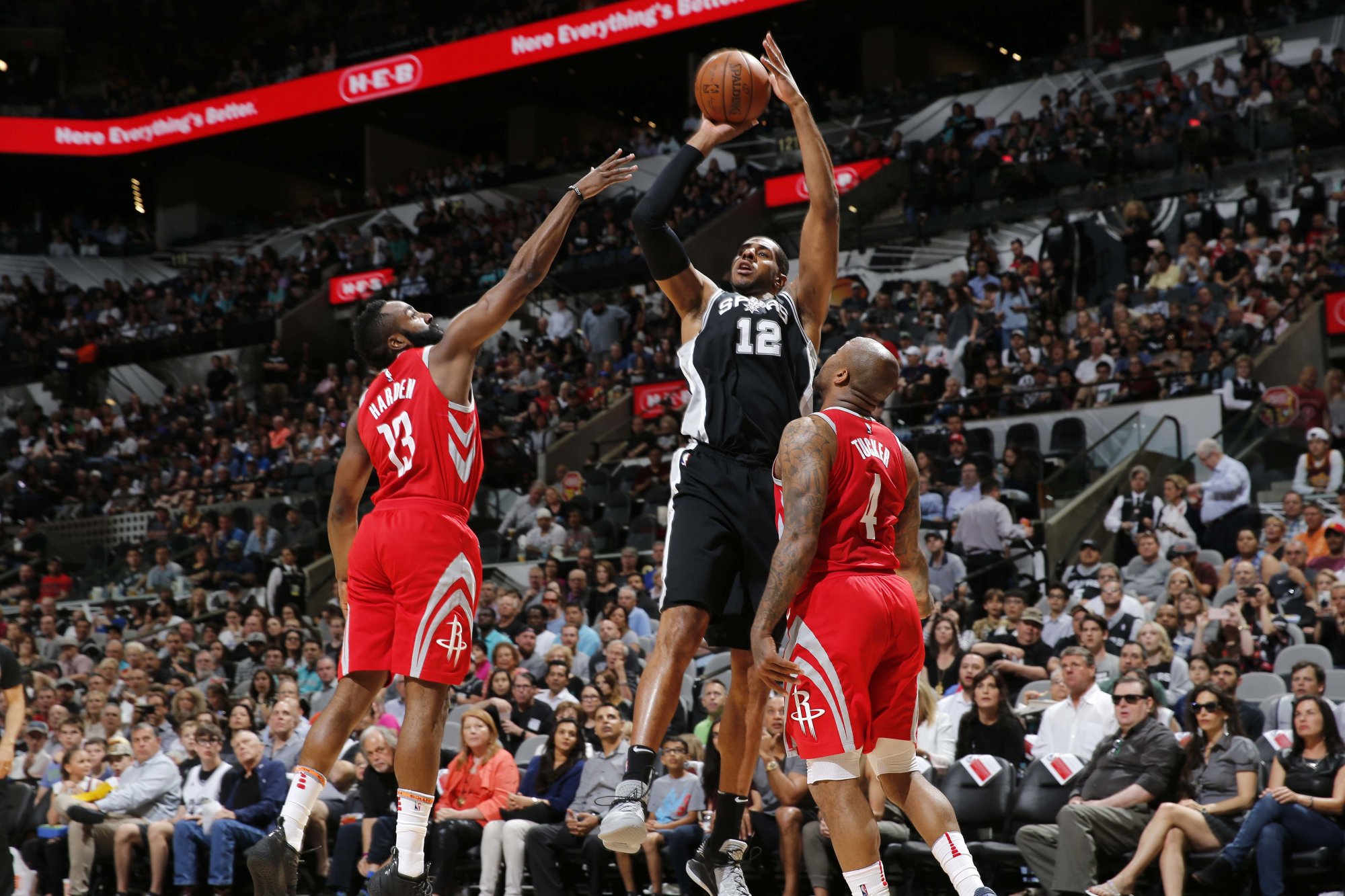 Aldridge podstúpil operáciu ramena, bude chýbať Spurs pri reštarte