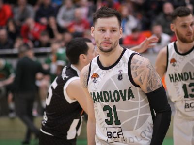 Jašš kosí, griluje a nad zahraničím neuvažuje. O jeho budúcnosti rozhodne rodina