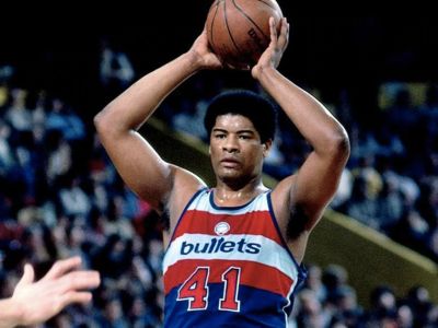 V šatni nechýbali cigarety či pivo. NBA spomína na Chamberlainovho vyzývateľa