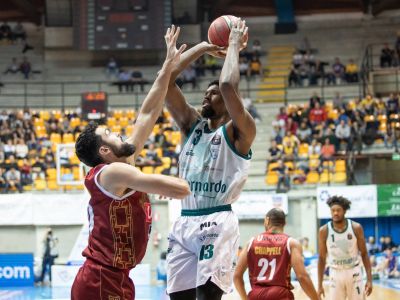 Budúci najlepší obranca? Tony Parker získal vynikajúceho blokára z talianskej ligy