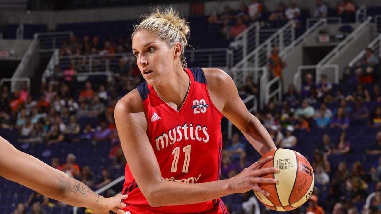 Žiari v ženskej NBA, ale odmieta Európu, chce byť s postihnutou sestrou