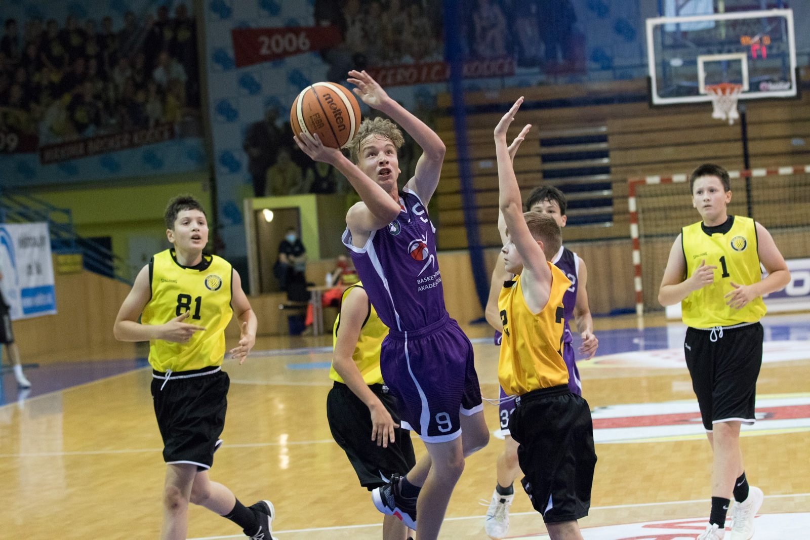 Východniari trápili favoritov, štyria 28-bodoví strelci