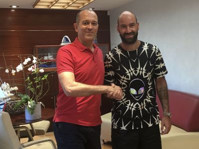 Čoskoro bude mať 38, ale do dôchodku sa ešte nechystá. Spanoulis pokračuje ďalej