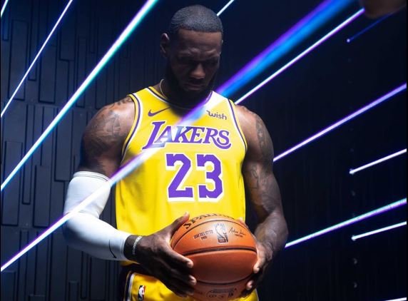Tridsaťpäťročný LeBron ako MVP? Jasná voľba, tvrdí Magic Johnson