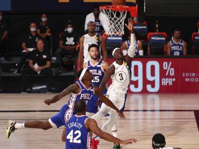 Šampióni opäť zdolali Lakers, Indianu potiahol 53-bodový Warren