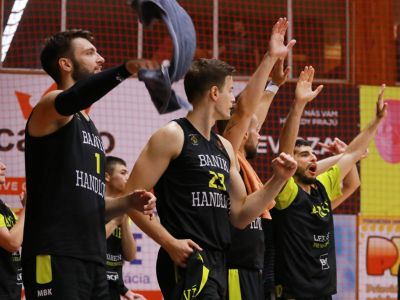 Handlová hanebne deklasovala Prievidzu v baníckom derby