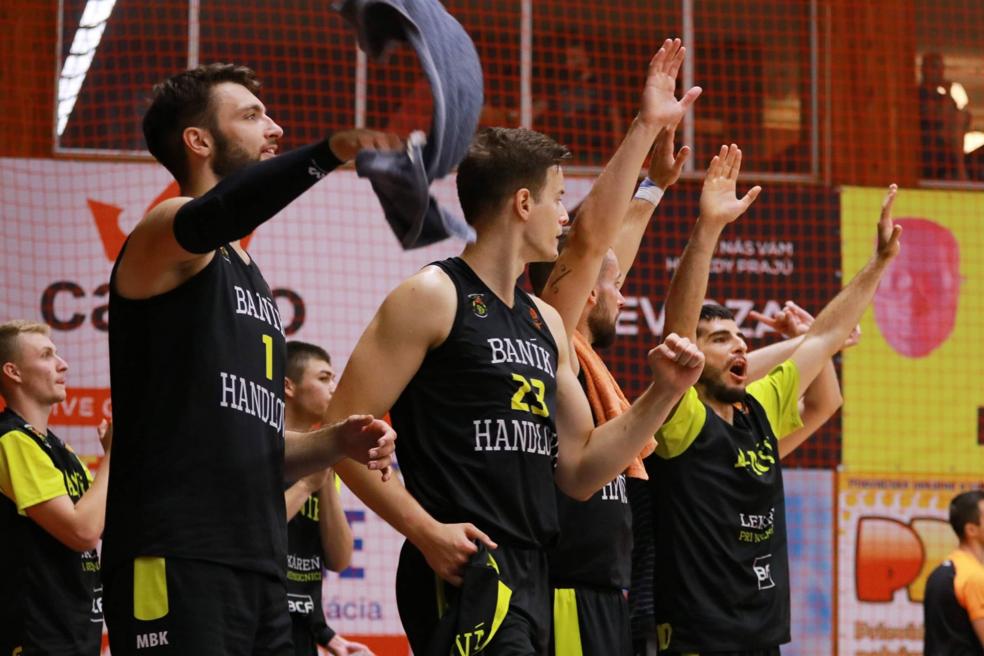 Handlová hanebne deklasovala Prievidzu v baníckom derby