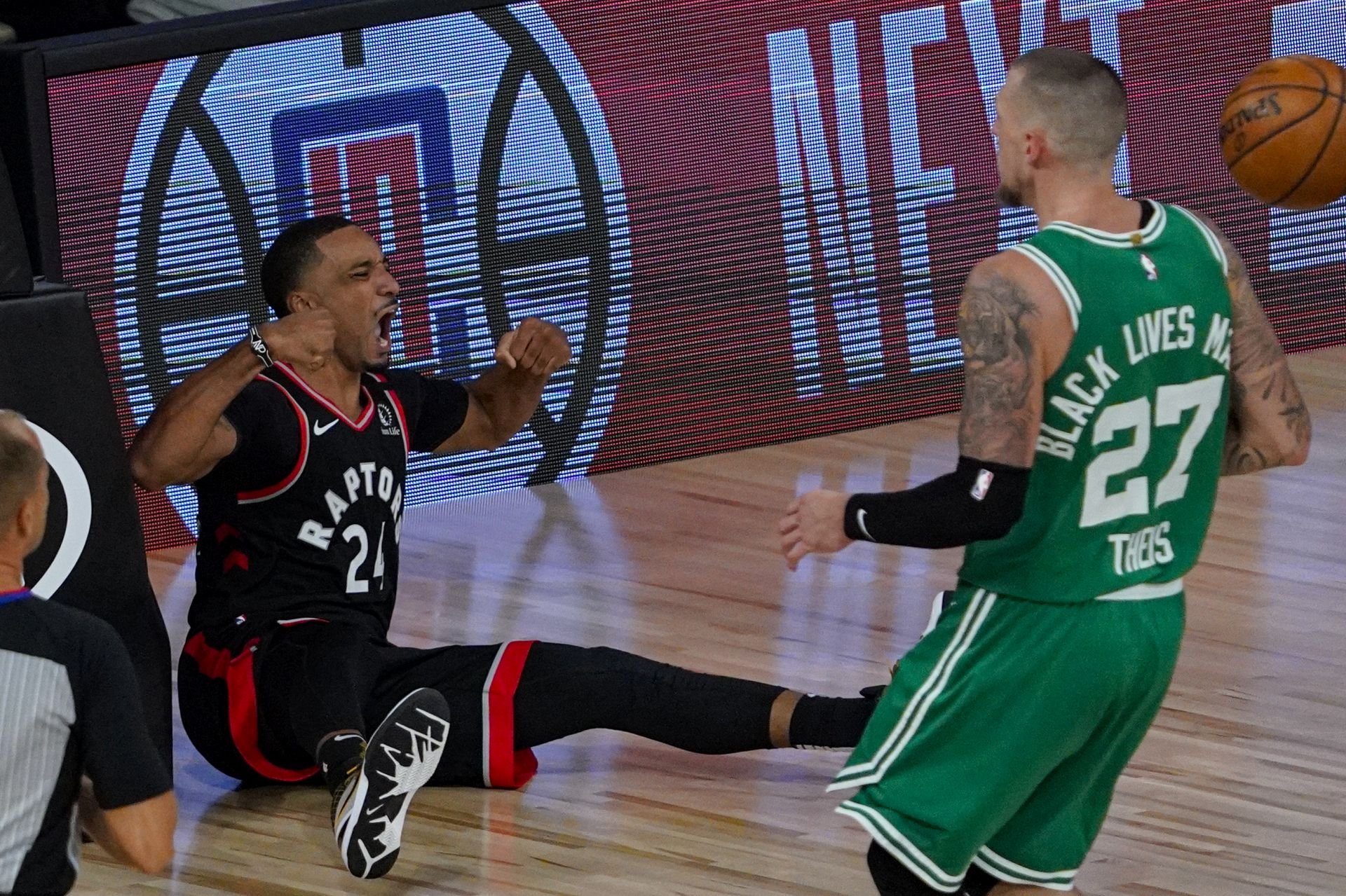 VIDEO: Obhajcovia titulu si vynútili siedmy zápas, Clippers krok od postupu