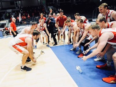 Merešš trhá obruče aj za riekou Moravou. V Pardubiciach je v základe, má už prvú trofej