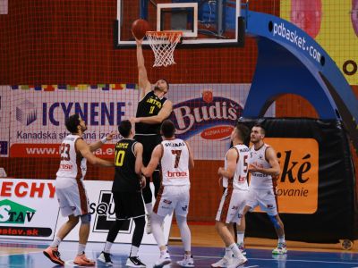 Basketbalové extraligy pokračujú aj počas zákazu vychádzania