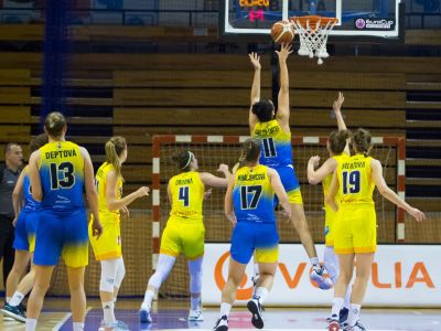 Líder s tretím o druhé miesto a duel nováčikov o premiérový triumf
