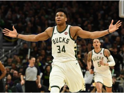 VIDEO: Milwaukee má postupový mečbal, Houston sériu proti Warriors vyrovnal