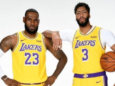 Lakers si poistili Jamesa s Davisom za 275 miliónov dolárov