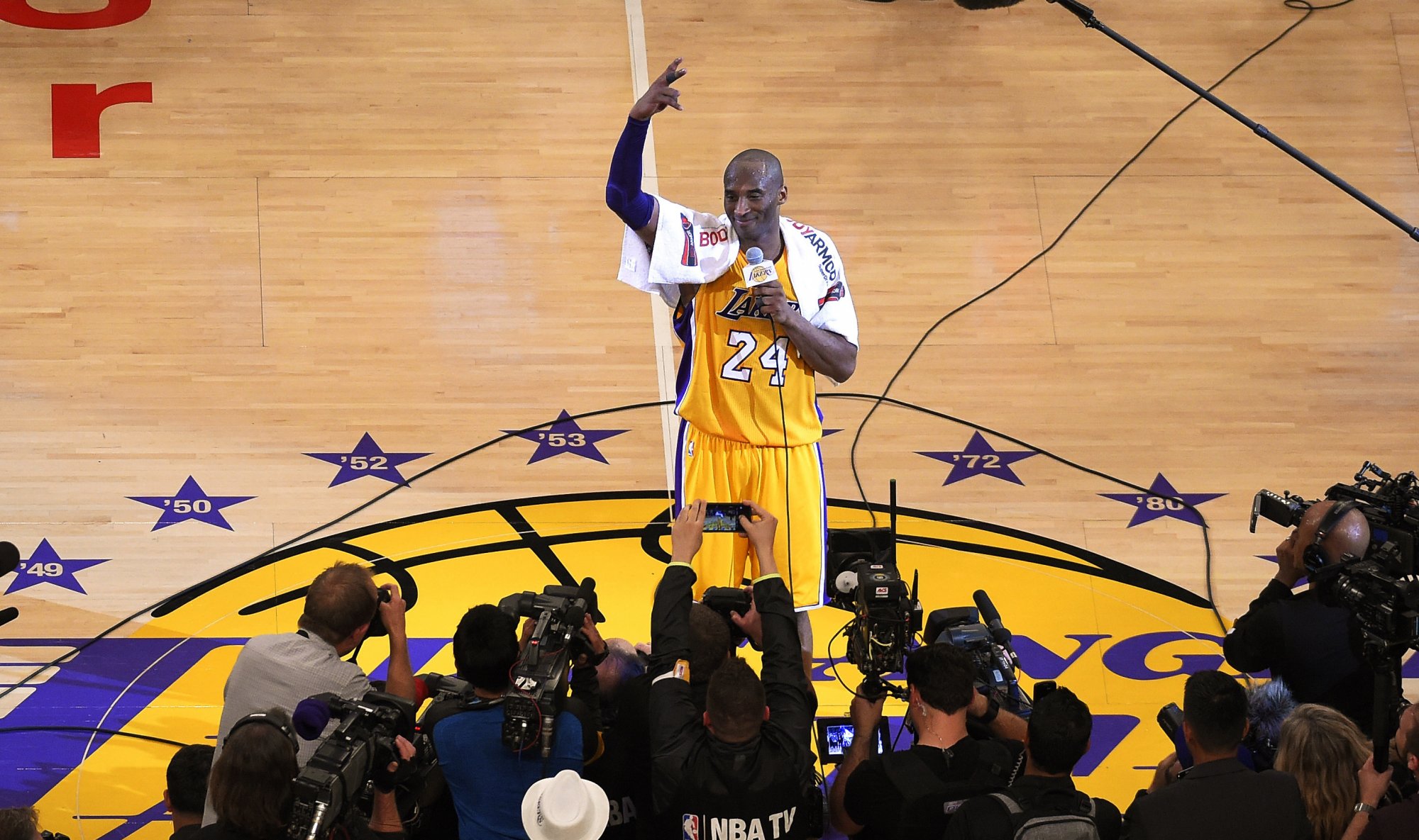 Posledný zápas v kariére Kobe Bryant neodišiel z palubovky, ale odletel