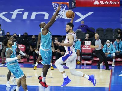 VIDEO: Philadelphia sa rozbieha, Houston uspel aj bez Hardena