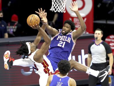VIDEO: Philadelphia pretlačila finalistov z Miami, Embiid dal 45 bodov
