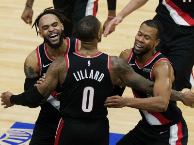 VIDEO: Lillard neskutočnými trojkami zariadil výhru Portlandu, Lakers uspeli v Bostone