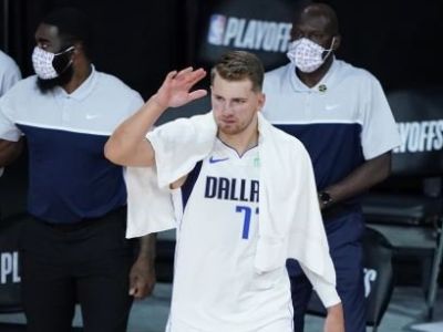 VIDEO: Ofenzívna prestrelka Dončič vs. Curry, spolu nastrieľali 99 bodov