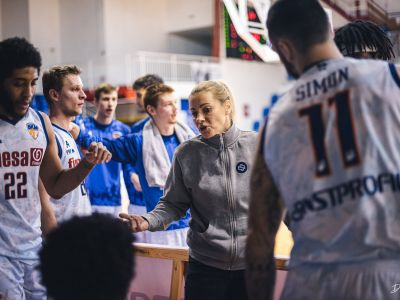 Žirková debut neriešila, v polčase sa radila s Jankovičom. Kompliment jej dal aj súper
