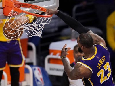 VIDEO: Siedma výhra za sebou pre Lakers, Dallas potiahli skvelí Dončič s Porzingisom