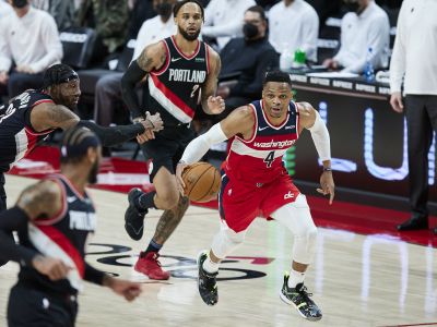VIDEO: Ďalšia prehra Lakers, nestačili tesne na Miami, Westbrook zdvíha Washington