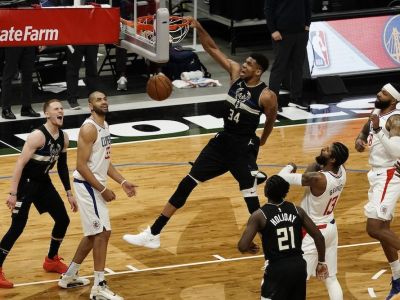 VIDEO: Antetokounmpo fantasticky zlomil v závere odpor Clippers