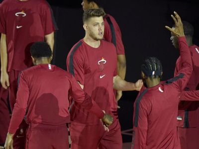 Urazil Židov a hlúpo sa vyhováral. Leonard si narobil poriadne problémy