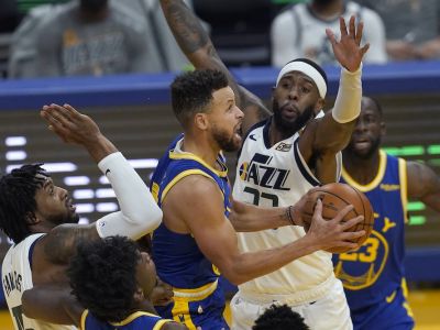 VIDEO: Oslávenec Curry pokoril prvý tím tabuľky NBA, parádny výkon srbského nováčika
