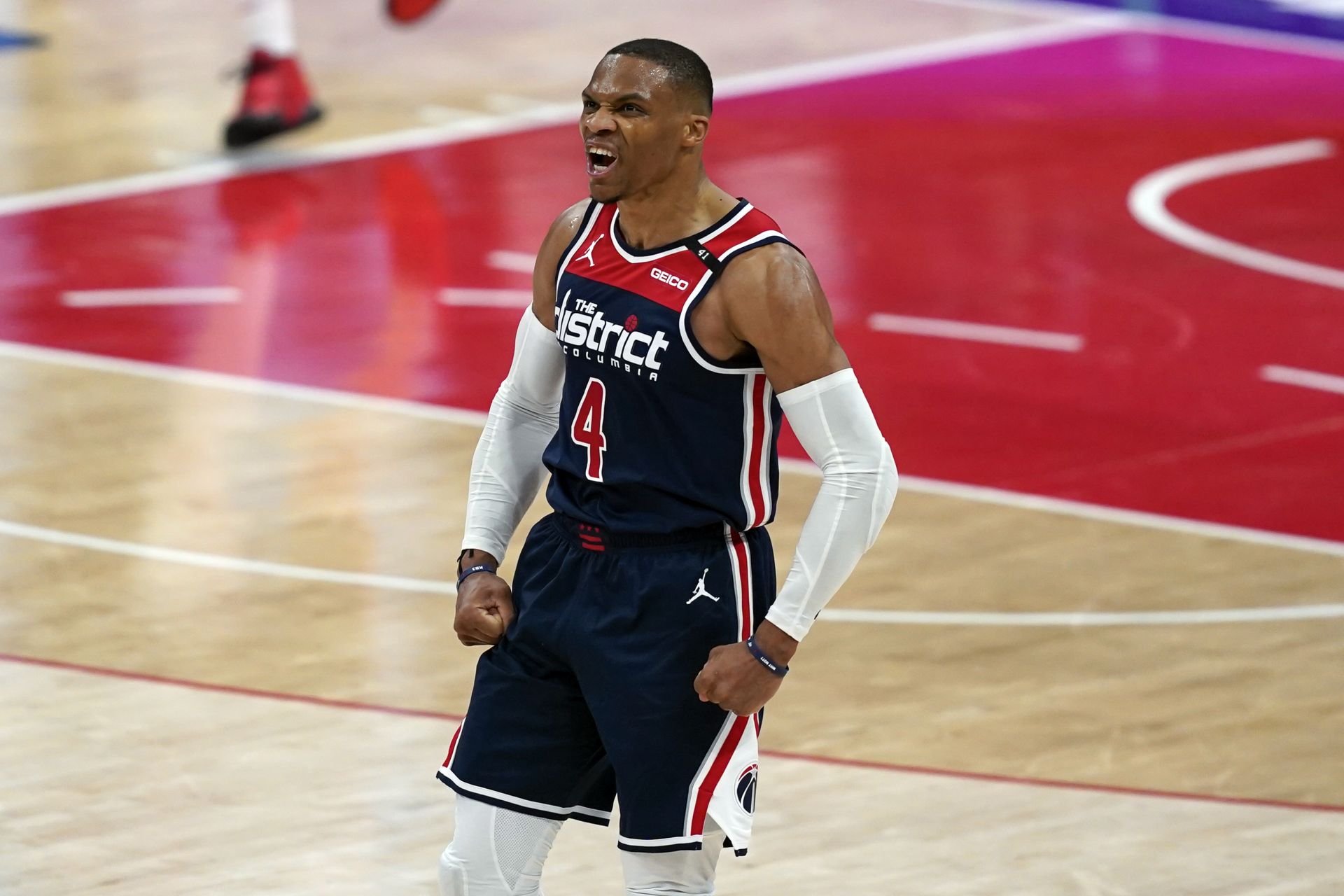 VIDEO: Westbrook predviedol neskutočný triple-double, emotívny večer pre Townsa